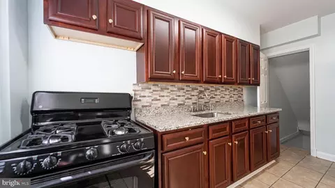 Entry Way - 1285 Limit Ave, Baltimore, MD 21239 photo 3 of 6