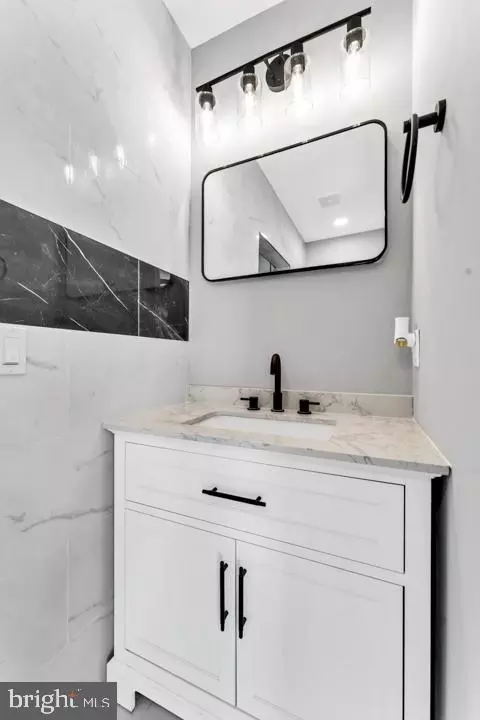 Bath - 1014 E Preston St, Baltimore, MD 21202 photo 3 of 6