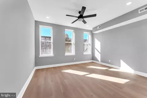 Living - 1014 E Preston St, Baltimore, MD 21202 photo 4 of 5