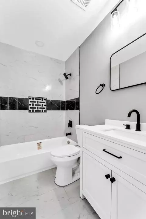 Bath - 1014 E Preston St, Baltimore, MD 21202 photo 1 of 6