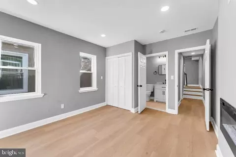 Entry Way - 1014 E Preston St, Baltimore, MD 21202 photo 7 of 8