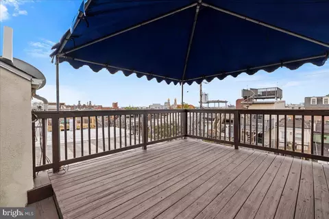 Exterior - 910 S Curley St, Baltimore, MD 21224 photo 4 of 8