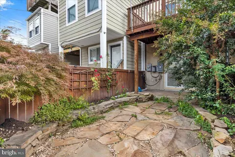 Exterior - 910 S Curley St, Baltimore, MD 21224 photo 7 of 8