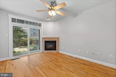 Living - 910 S Curley St, Baltimore, MD 21224 photo 3 of 3