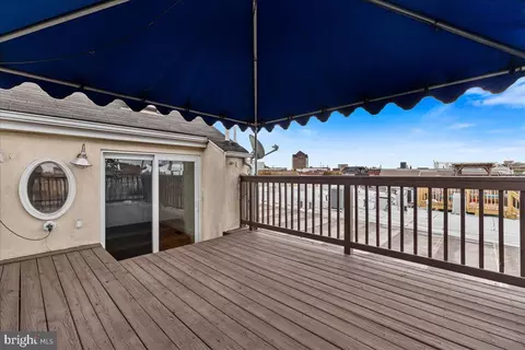 Exterior - 910 S Curley St, Baltimore, MD 21224 photo 5 of 8
