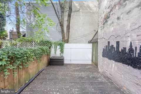 Exterior - 1002 S Paca St, Baltimore, MD 21230 photo 3 of 4