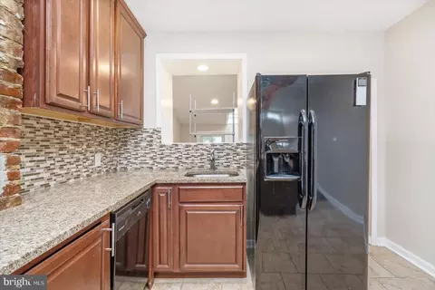 Entry Way - 1002 S Paca St, Baltimore, MD 21230 photo 2 of 6
