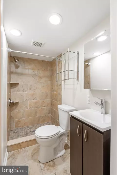 Bath - 1002 S Paca St, Baltimore, MD 21230 photo 2 of 2