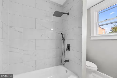 Bath - 4331 Sheldon Ave, Baltimore, MD 21206 photo 1 of 3
