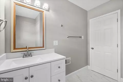 Bath - 4331 Sheldon Ave, Baltimore, MD 21206 photo 2 of 3