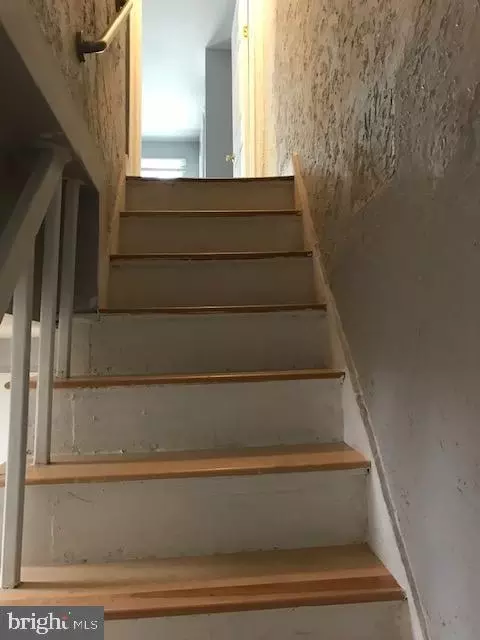 Entry Way - 267 Mccurley St, Baltimore, MD 21229 photo 4 of 7