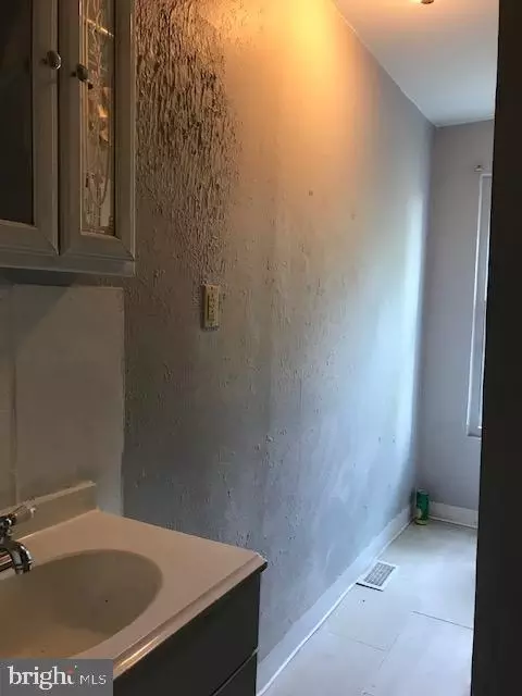 Entry Way - 267 Mccurley St, Baltimore, MD 21229 photo 5 of 7