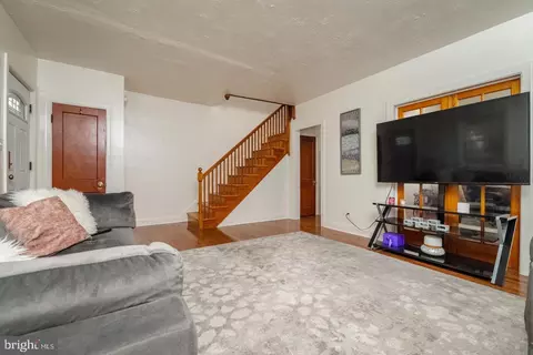 4627 Harcourt Rd, Baltimore, MD 21214 photo 2