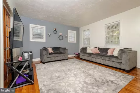 4627 Harcourt Rd, Baltimore, MD 21214 photo 3
