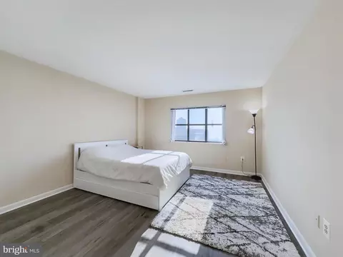 Bedroom - 2702 Lighthouse Pt E #636, Baltimore, MD 21224 photo 1 of 3