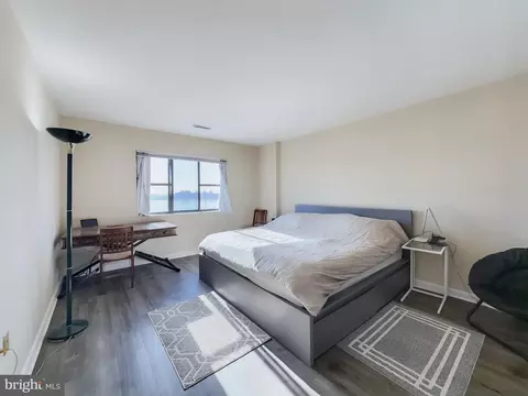 Bedroom - 2702 Lighthouse Pt E #636, Baltimore, MD 21224 photo 2 of 3