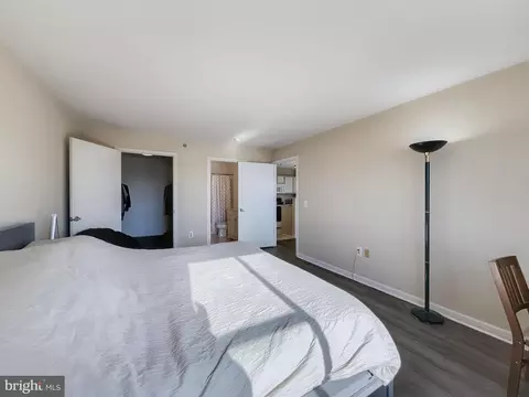 Bedroom - 2702 Lighthouse Pt E #636, Baltimore, MD 21224 photo 3 of 3