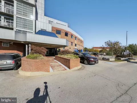 Exterior - 2702 Lighthouse Pt E #636, Baltimore, MD 21224 photo 3 of 4