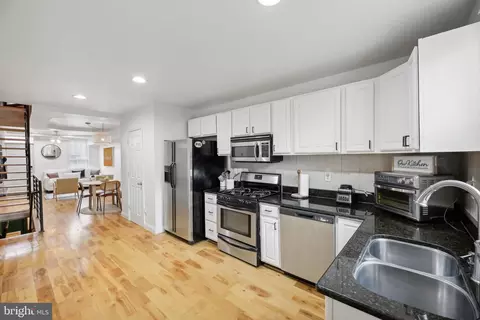 Entry Way - 602 Wyeth St, Baltimore, MD 21230 photo 4 of 5