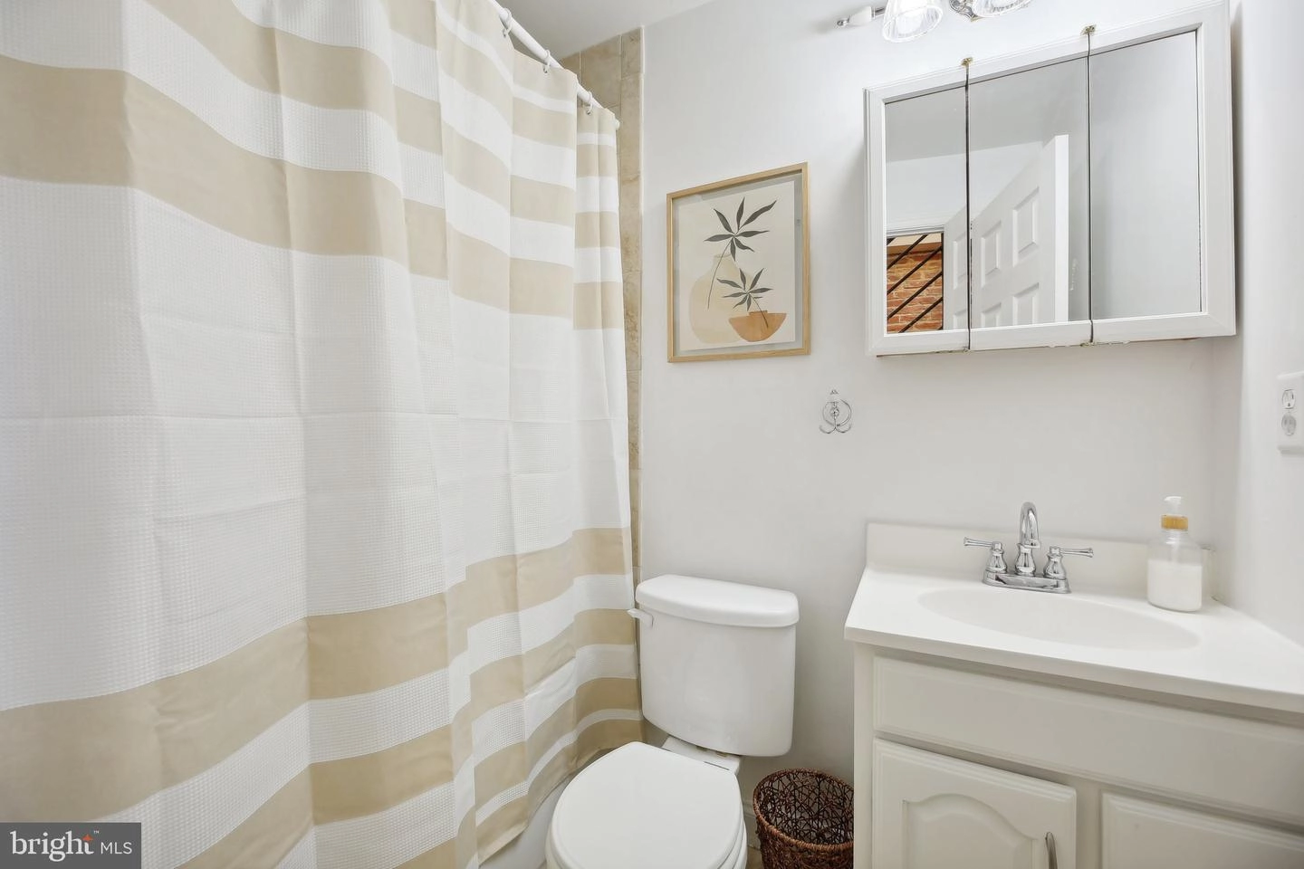Bath - 602 Wyeth St, Baltimore, MD 21230 photo 1 of 2