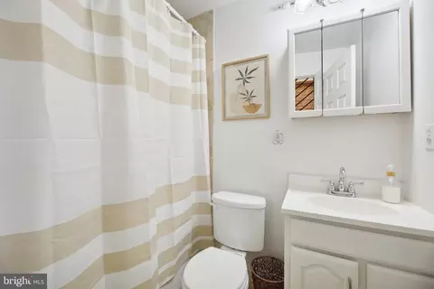 Bath - 602 Wyeth St, Baltimore, MD 21230 photo 1 of 2