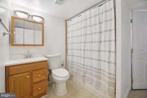 Bath - 602 Wyeth St, Baltimore, MD 21230 photo 2 of 2