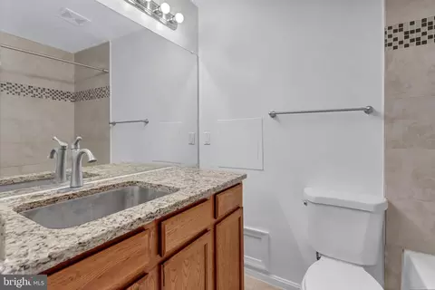 Bath - 716 Vine St, Baltimore, MD 21201 photo 2 of 2