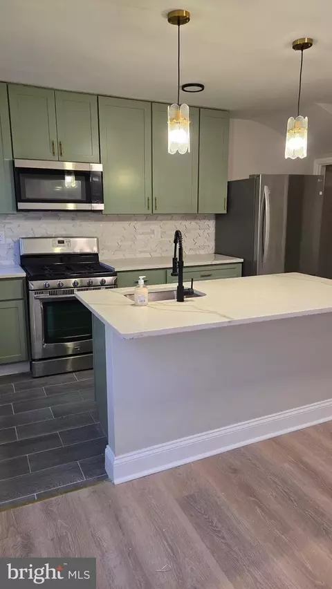 Kitchen - 614 Cheraton Rd, Baltimore, MD 21225 photo 2 of 3