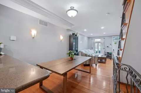 Entry Way - 320 S Lehigh St, Baltimore, MD 21224 photo 4 of 11