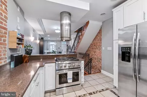 Entry Way - 320 S Lehigh St, Baltimore, MD 21224 photo 5 of 11