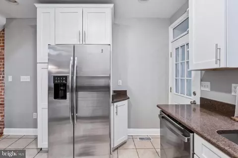 Entry Way - 320 S Lehigh St, Baltimore, MD 21224 photo 6 of 11