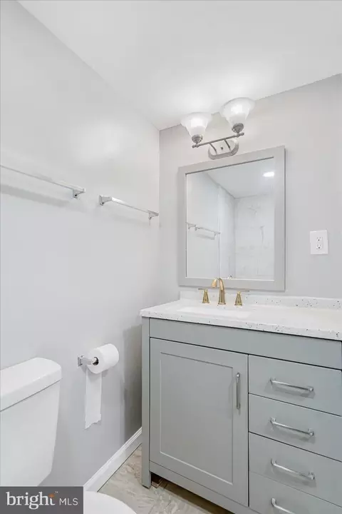 Bath - 516 Warner St, Baltimore, MD 21230 photo 2 of 5