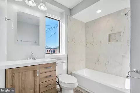 Bath - 516 Warner St, Baltimore, MD 21230 photo 3 of 5