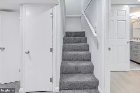 Entry Way - 516 Warner St, Baltimore, MD 21230 photo 3 of 6