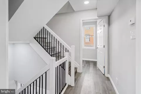 Entry Way - 516 Warner St, Baltimore, MD 21230 photo 4 of 6