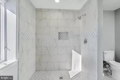 Bath - 516 Warner St, Baltimore, MD 21230 photo 4 of 5