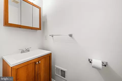 Bath - 3336 Keswick Rd, Baltimore, MD 21211 photo 1 of 2