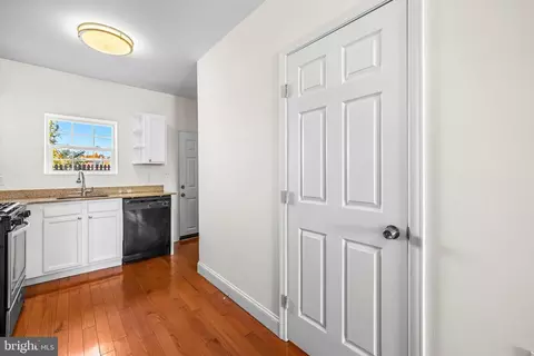 Entry Way - 3336 Keswick Rd, Baltimore, MD 21211 photo 5 of 8