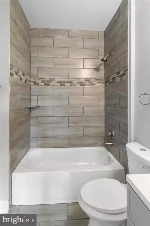 Bath - 6812 Everall Ave, Baltimore, MD 21206 photo 2 of 2