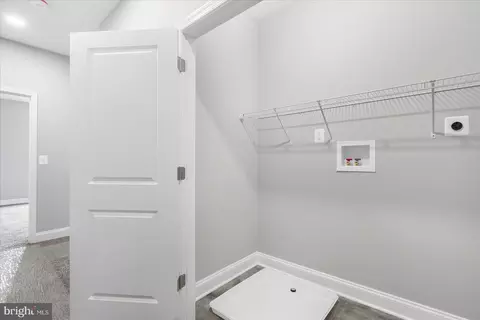 Entry Way - 6812 Everall Ave, Baltimore, MD 21206 photo 8 of 16