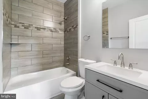 Entry Way - 6812 Everall Ave, Baltimore, MD 21206 photo 15 of 16