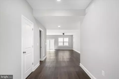 Entry Way - 6812 Everall Ave, Baltimore, MD 21206 photo 2 of 16