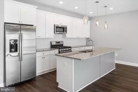 Entry Way - 6812 Everall Ave, Baltimore, MD 21206 photo 6 of 16