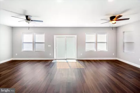 Living - 6812 Everall Ave, Baltimore, MD 21206 photo 1 of 2