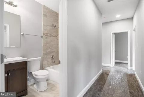 Entry Way - 6812 Everall Ave, Baltimore, MD 21206 photo 14 of 16