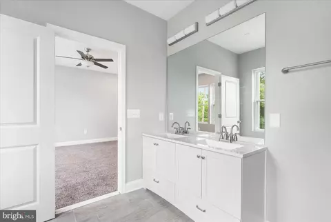 Entry Way - 6812 Everall Ave, Baltimore, MD 21206 photo 12 of 16