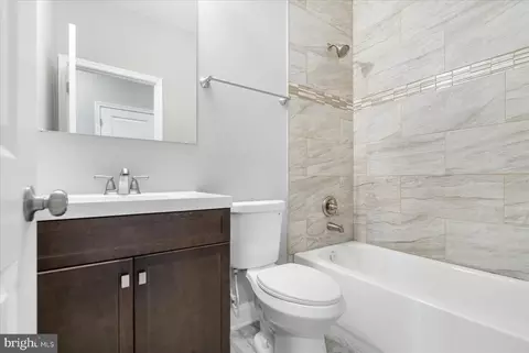 Entry Way - 6812 Everall Ave, Baltimore, MD 21206 photo 13 of 16