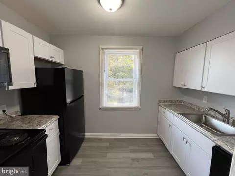 Kitchen - 1100 Gleneagle Rd, Baltimore, MD 21239 photo 3 of 5