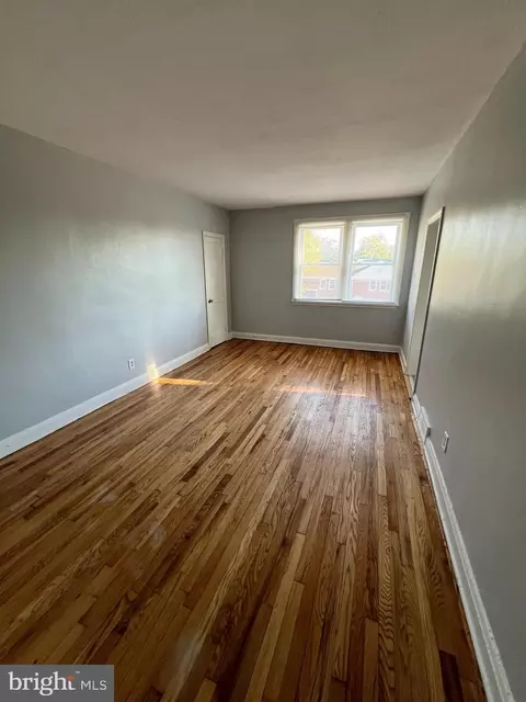 Living - 1100 Gleneagle Rd, Baltimore, MD 21239 photo 2 of 4