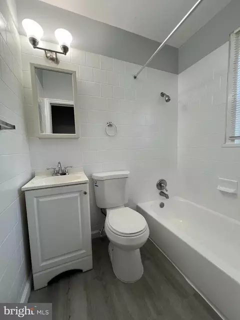 Bath - 1100 Gleneagle Rd, Baltimore, MD 21239 photo 1 of 1